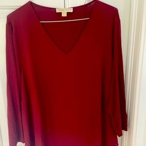New “MICHAEL”Michael Kors beautiful V neck 2X sheer top.